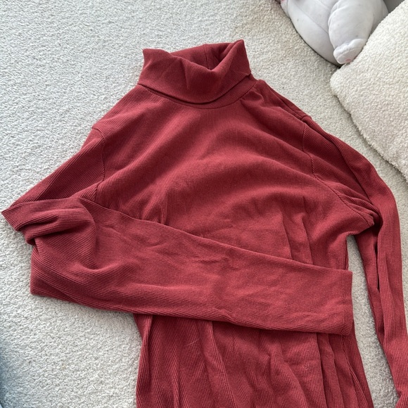 RED DRESS - Picture 2 of 2